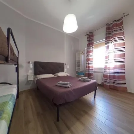 Santa Croce,14 Apartment *